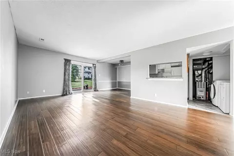 Living - 6854 Colonial Dr #C, Mentor, OH 44060 photo 2 of 7