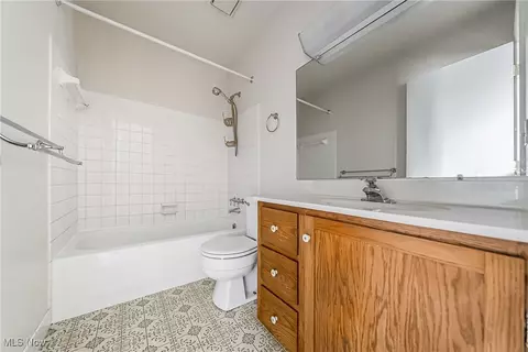 Bath - 6854 Colonial Dr #C, Mentor, OH 44060 photo 3 of 3