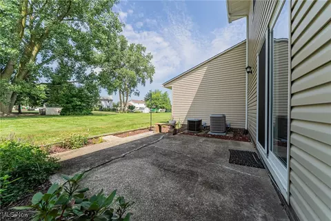 Exterior - 6854 Colonial Dr #C, Mentor, OH 44060 photo 2 of 4