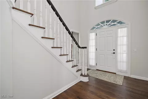Entry Way - 131 Bryan Ct, Elyria, OH 44035 photo 2 of 3