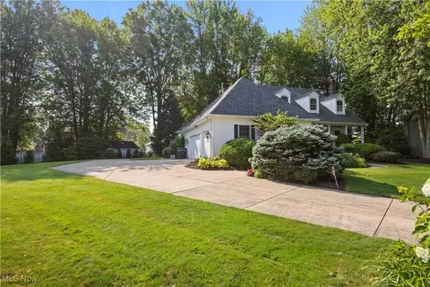Exterior - 131 Bryan Ct, Elyria, OH 44035 photo 4 of 9