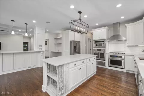 Kitchen - 131 Bryan Ct, Elyria, OH 44035 photo 5 of 8