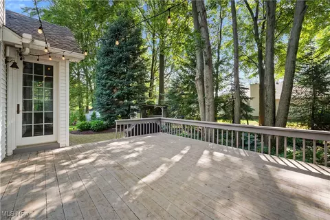 Exterior - 131 Bryan Ct, Elyria, OH 44035 photo 7 of 9