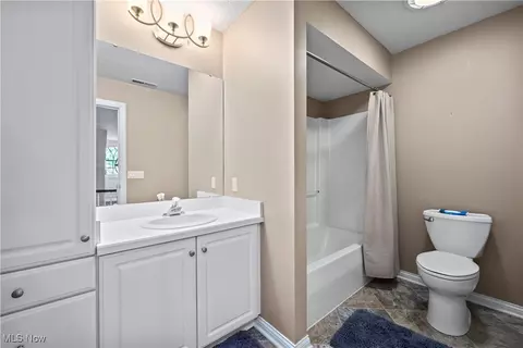 Bath - 131 Bryan Ct, Elyria, OH 44035 photo 7 of 7