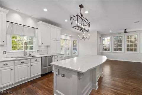 Kitchen - 131 Bryan Ct, Elyria, OH 44035 photo 7 of 8