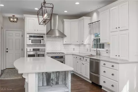 Kitchen - 131 Bryan Ct, Elyria, OH 44035 photo 2 of 8