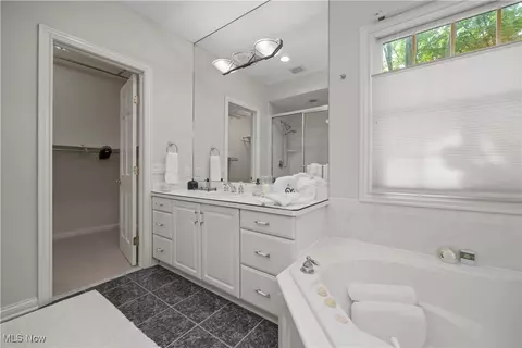Bath - 131 Bryan Ct, Elyria, OH 44035 photo 2 of 7