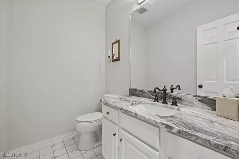 Bath - 131 Bryan Ct, Elyria, OH 44035 photo 4 of 7