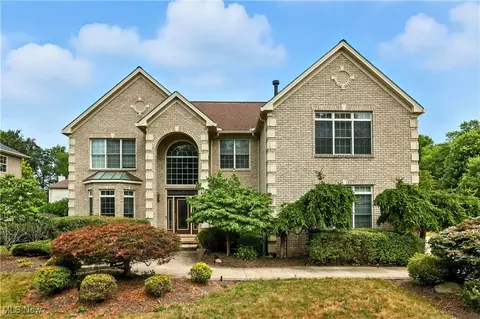 31000 Logan Ct, Westlake, OH 44145