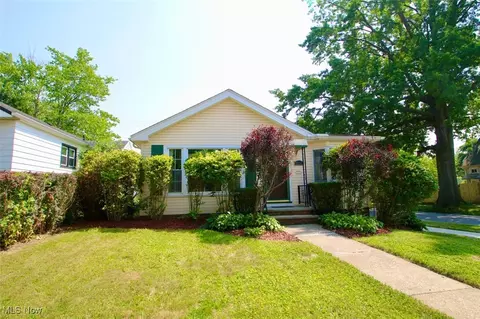 8204 Grand Division Ave, Garfield Heights, OH 44125