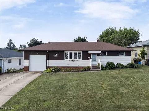 2651 Dentzler Rd, Parma, OH 44134