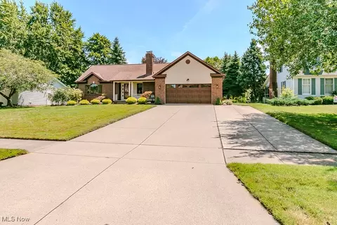 9258 Cherrystone Dr, Mentor, OH 44060 photo 2