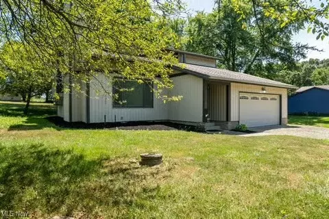 12439 Hollow Ridge Dr, Doylestown, OH 44230