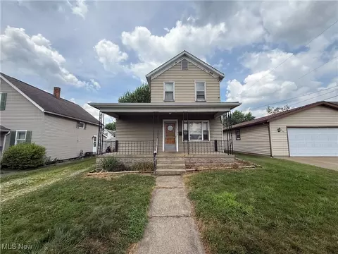 213 E 11th St, Uhrichsville, OH 44683