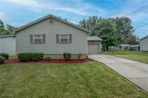 1774 Laurie Dr, Youngstown, OH 44511