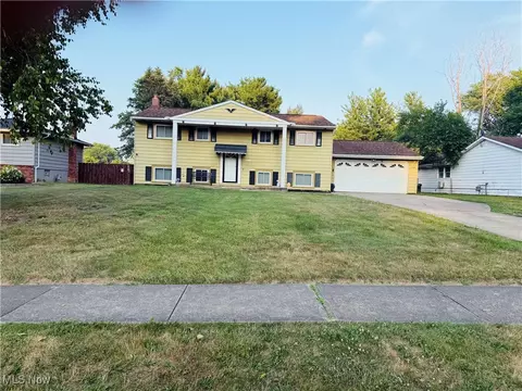 13143 Richards Dr, Strongsville, OH 44149