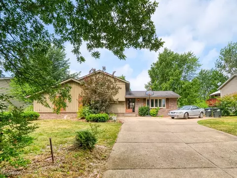 Exterior - 452 Deleware Dr, Brunswick, OH 44212 photo 2 of 13