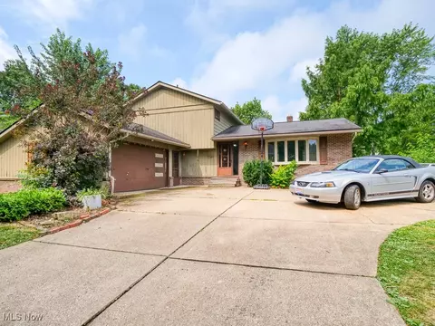 Exterior - 452 Deleware Dr, Brunswick, OH 44212 photo 9 of 13