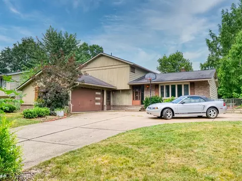 452 Deleware Dr, Brunswick, OH 44212