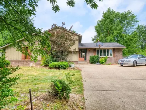 Exterior - 452 Deleware Dr, Brunswick, OH 44212 photo 11 of 13