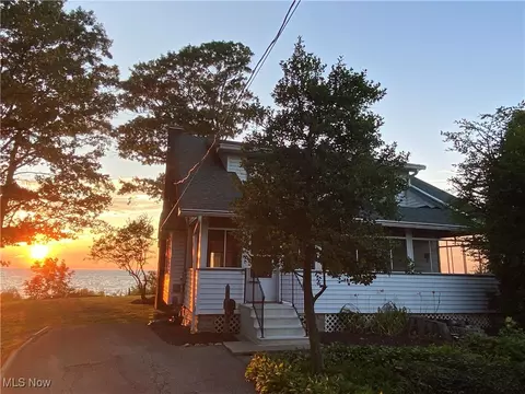 5452 Woodside Rd, Mentor On The Lake, OH 44060