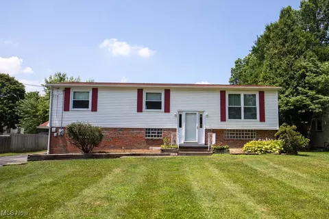 3914 Niles Carver Rd, Mineral Ridge, OH 44440