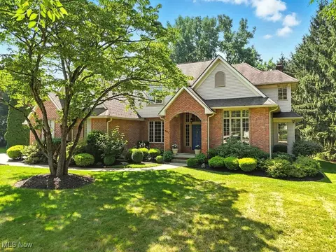 667 White Tail Ridge Dr, Fairlawn, OH 44333