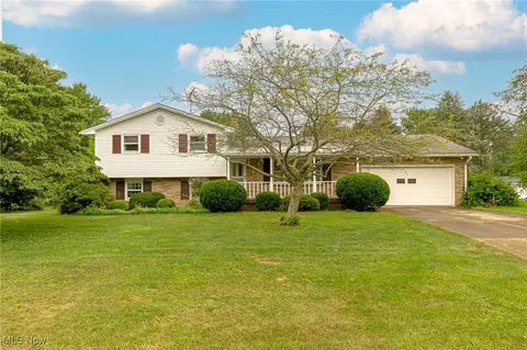 971 Camelia St NW, Hartville, OH 44632