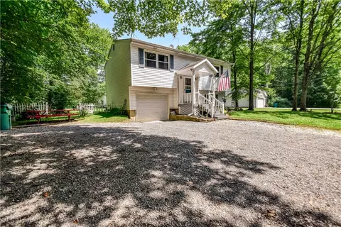 2074 S Park Ln, Roaming Shores, OH 44084
