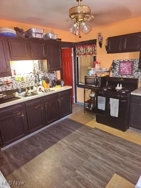 Kitchen - 3950 E 121st St, Cleveland, OH 44105 photo 2 of 2