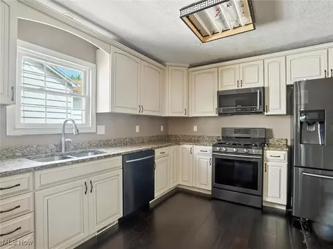 Kitchen - 3320 Wilson Ave, Ashtabula, OH 44004 photo 1 of 2