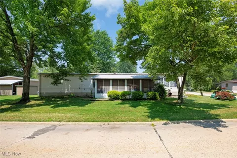 1 Overland Dr, Olmsted Twp, OH 44138