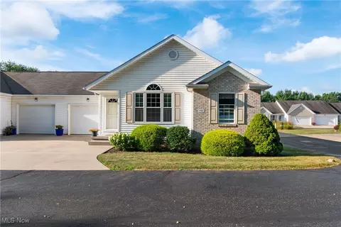 162 Carly Ct, Hartville, OH 44632
