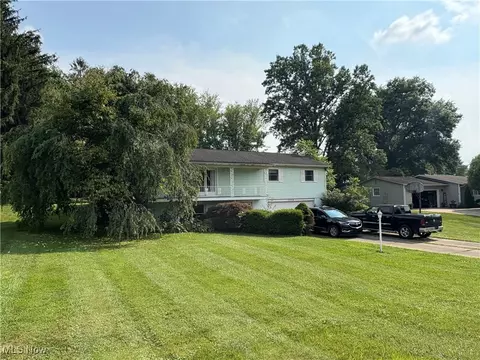 2530 Douglas Dr, Zanesville, OH 43701