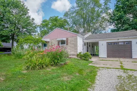 5937 Brinker St SW, Navarre, OH 44662