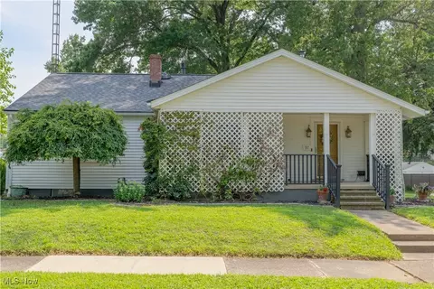 37 4th St NE, Navarre, OH 44662