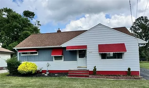 4935 N Randall Dr, North Randall, OH 44128