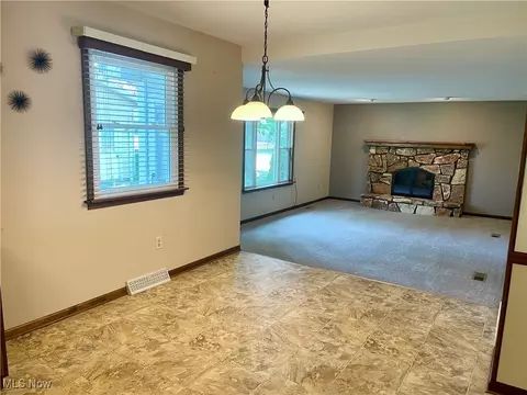 405 Naples Dr, Elyria, OH 44035 photo 17