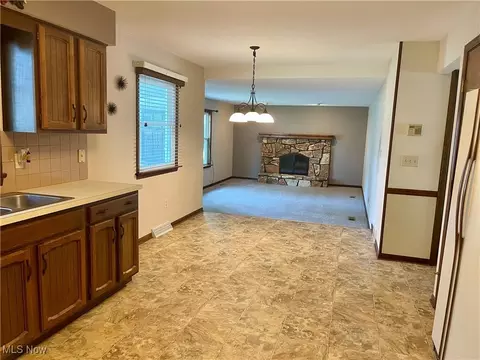405 Naples Dr, Elyria, OH 44035 photo 16