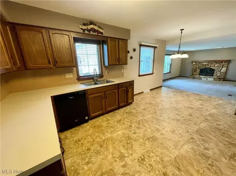 405 Naples Dr, Elyria, OH 44035 photo 14