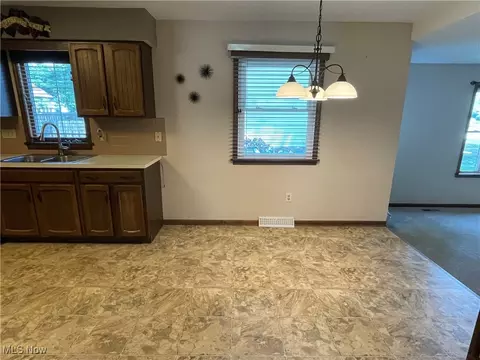 405 Naples Dr, Elyria, OH 44035 photo 13