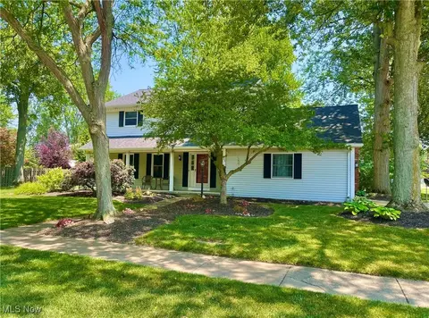 405 Naples Dr, Elyria, OH 44035