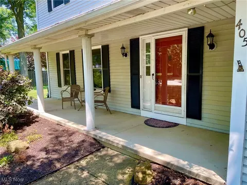 405 Naples Dr, Elyria, OH 44035 photo 3