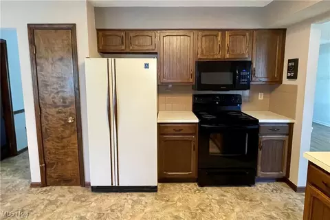 405 Naples Dr, Elyria, OH 44035 photo 10