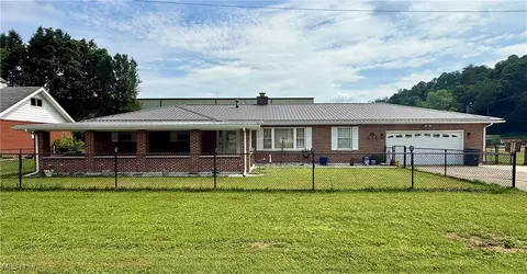 125 Ash Ln, Sistersville, WV 26175