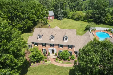 1405 Foxchase Dr, Akron, OH 44333