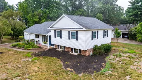 4292 W Bend Dr, Willoughby, OH 44094