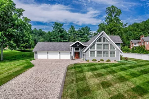 5203 Glenbrook Dr, Vienna, WV 26105