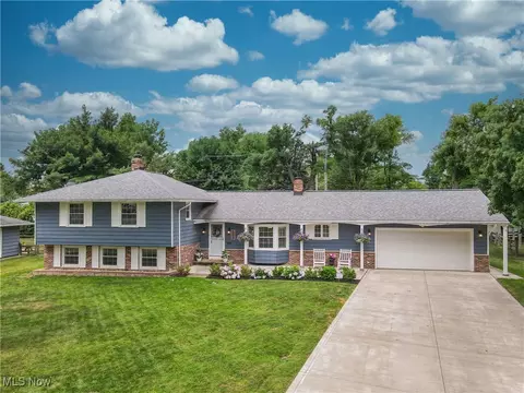 950 W Mill Dr, Highland Heights, OH 44143