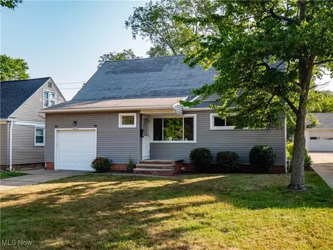16402 Webster Rd, Middleburg Heights, OH 44130